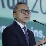 Menteri Koordinator Bidang Pangan Indonesia, Zulkifli Hasan memberi sambutan acara Waste to Energy Investment Forum 2025 dengan tema “Economic Gains, Environmental Wins” di Gedung Menara Bank Mega, Jakarta, (19/11/2025).